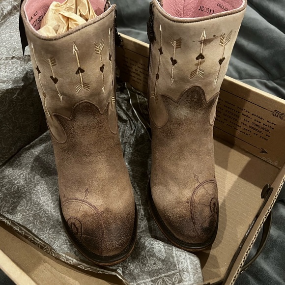 New in Box JUNK GYPSY BOOTS ❣️❣️❣️size 9 - Picture 5 of 10